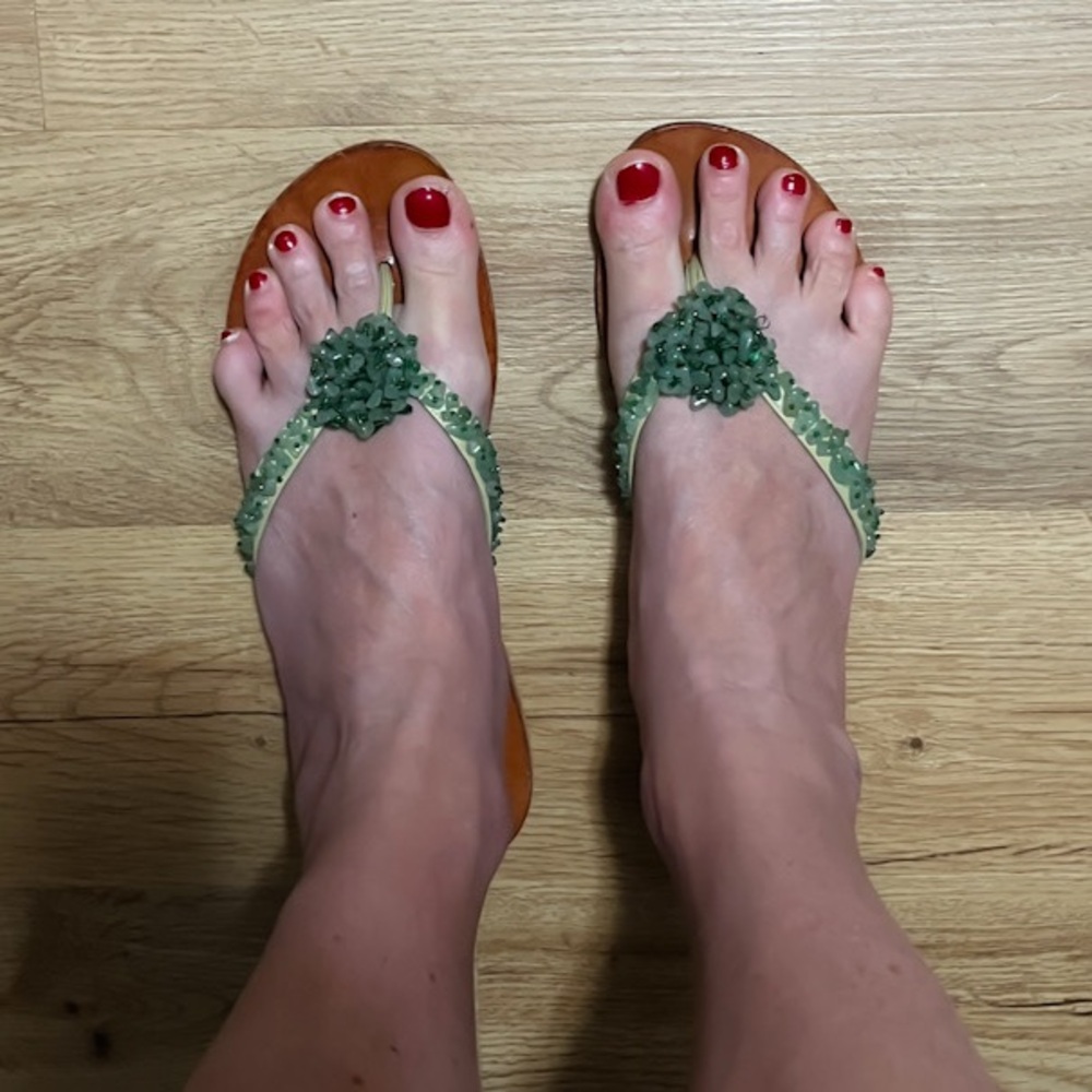 Lily Holt Leather Thong Sandals Sz. 41 green Semi Precious Stone Flip Flop